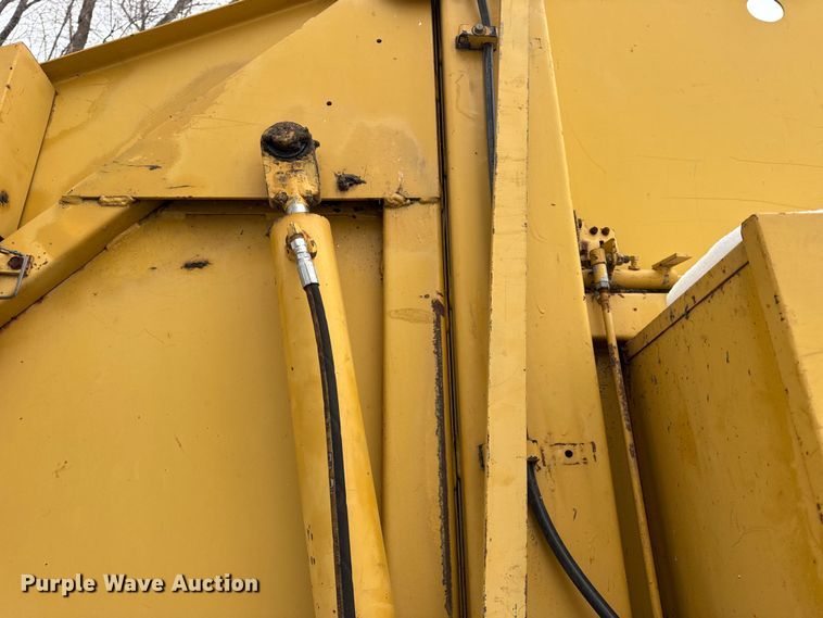 image for item ER0404 2018 Vermeer 605J round baler