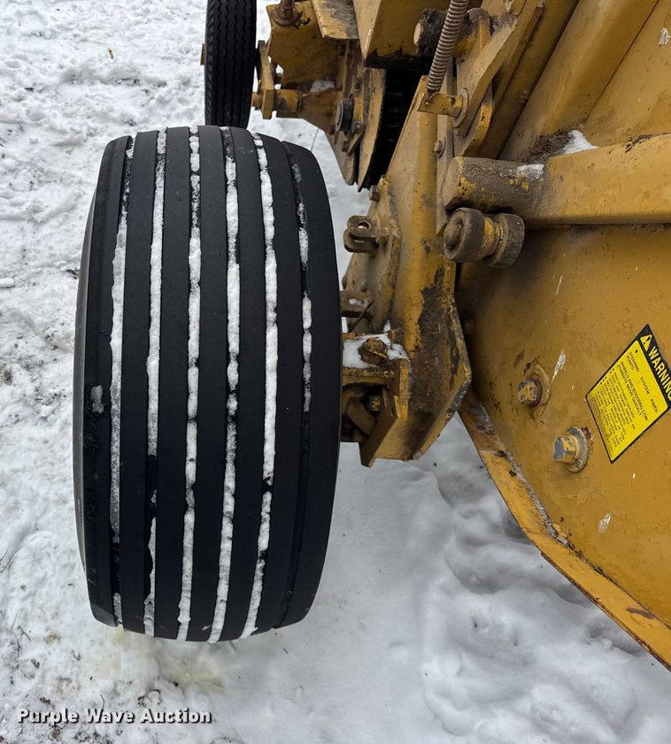 image for item ER0404 2018 Vermeer 605J round baler