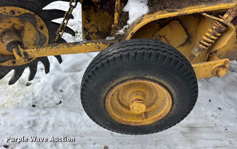 image for item ER0404 2018 Vermeer 605J round baler