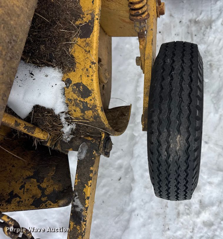 image for item ER0404 2018 Vermeer 605J round baler