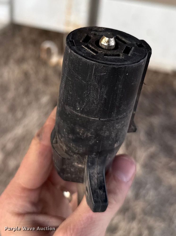 image for item ES5681 1996 Sundowner SunLite H horse trailer