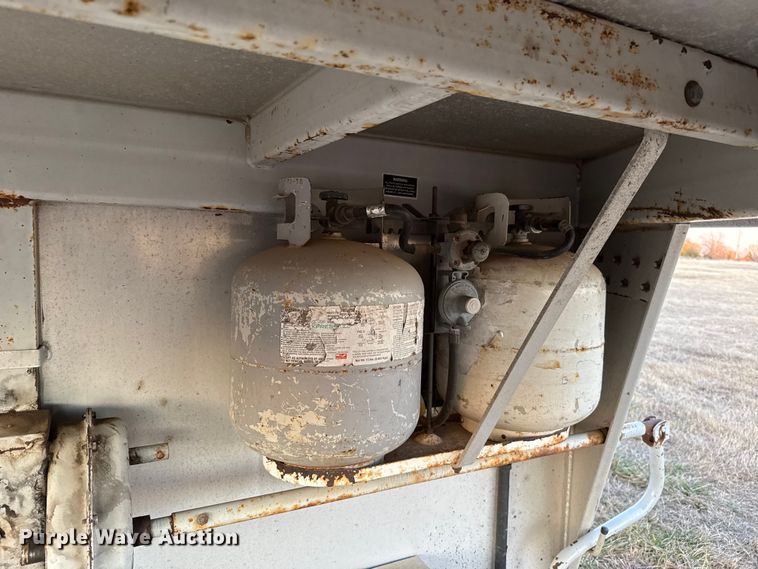 image for item ES5681 1996 Sundowner SunLite H horse trailer