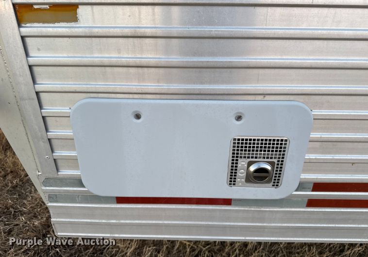 image for item ES5681 1996 Sundowner SunLite H horse trailer