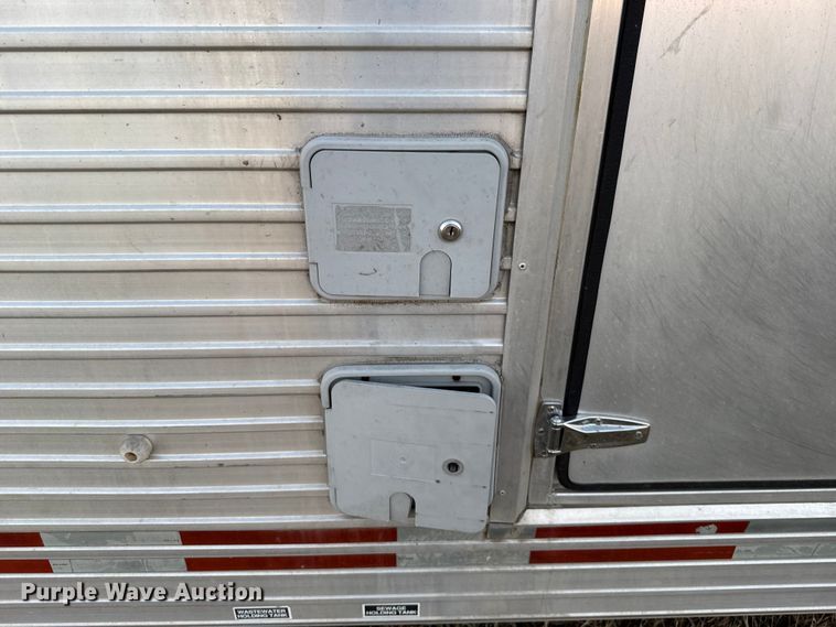 image for item ES5681 1996 Sundowner SunLite H horse trailer