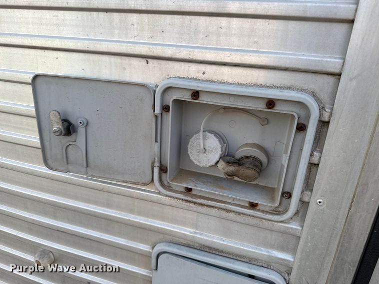 image for item ES5681 1996 Sundowner SunLite H horse trailer