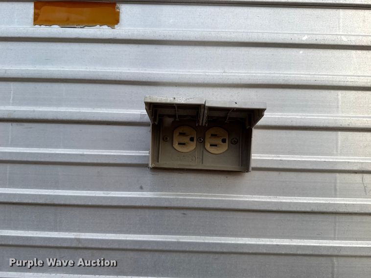 image for item ES5681 1996 Sundowner SunLite H horse trailer