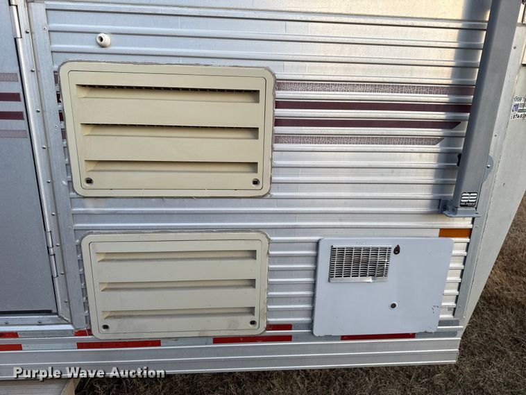 image for item ES5681 1996 Sundowner SunLite H horse trailer