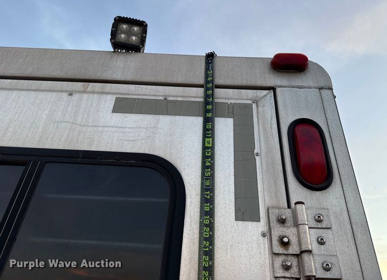 image for item ES5681 1996 Sundowner SunLite H horse trailer