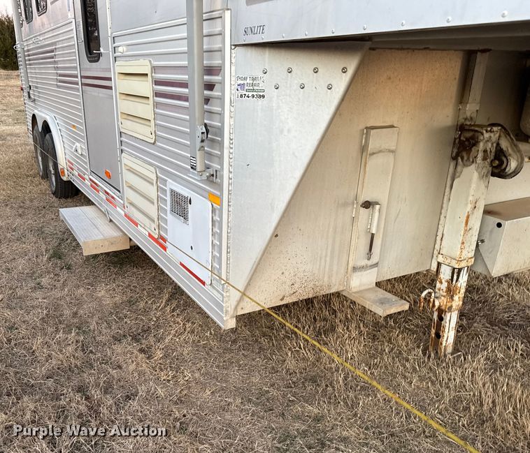 image for item ES5681 1996 Sundowner SunLite H horse trailer