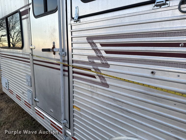 image for item ES5681 1996 Sundowner SunLite H horse trailer