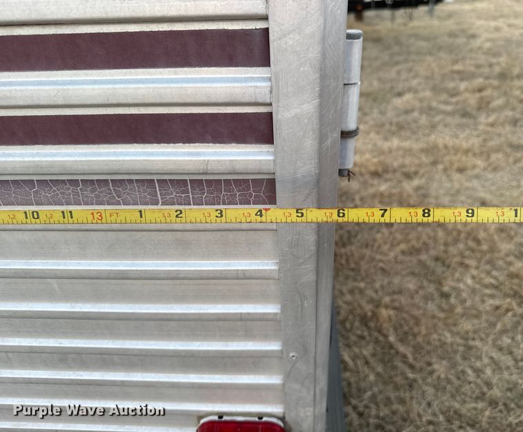 image for item ES5681 1996 Sundowner SunLite H horse trailer