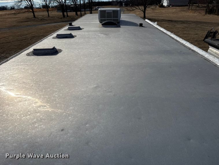 image for item ES5681 1996 Sundowner SunLite H horse trailer