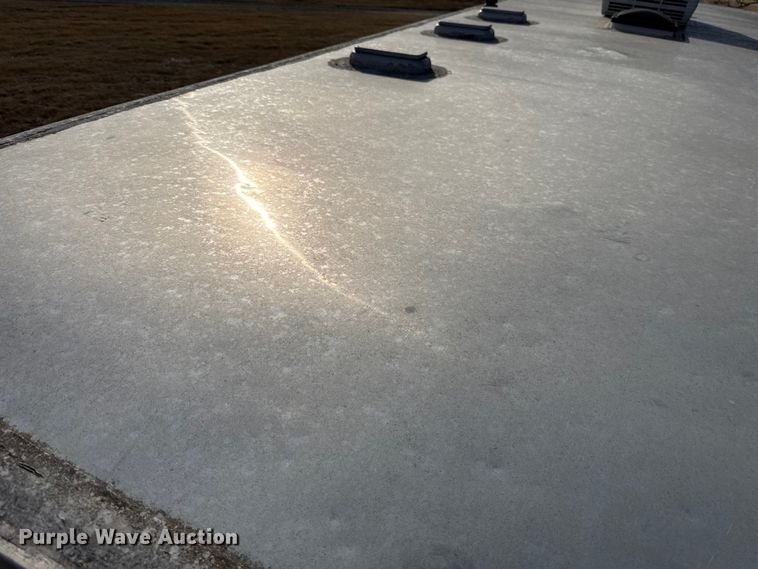 image for item ES5681 1996 Sundowner SunLite H horse trailer