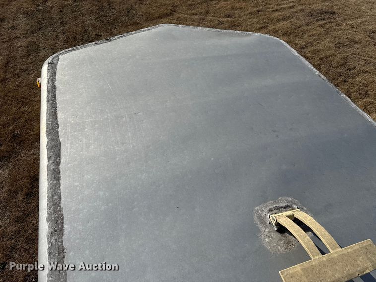 image for item ES5681 1996 Sundowner SunLite H horse trailer