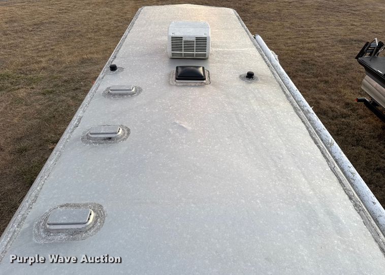 image for item ES5681 1996 Sundowner SunLite H horse trailer