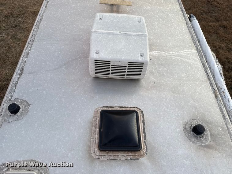 image for item ES5681 1996 Sundowner SunLite H horse trailer