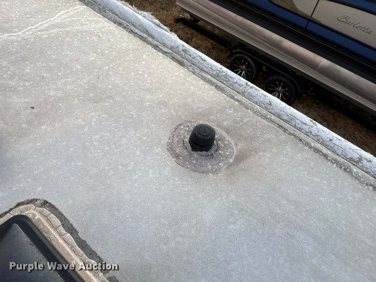 image for item ES5681 1996 Sundowner SunLite H horse trailer