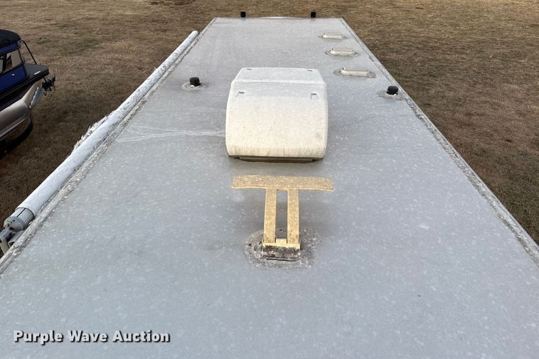 image for item ES5681 1996 Sundowner SunLite H horse trailer