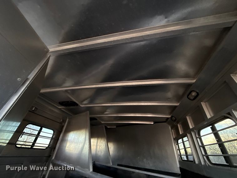 image for item ES5681 1996 Sundowner SunLite H horse trailer