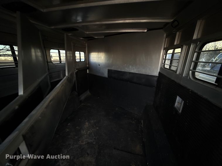 image for item ES5681 1996 Sundowner SunLite H horse trailer