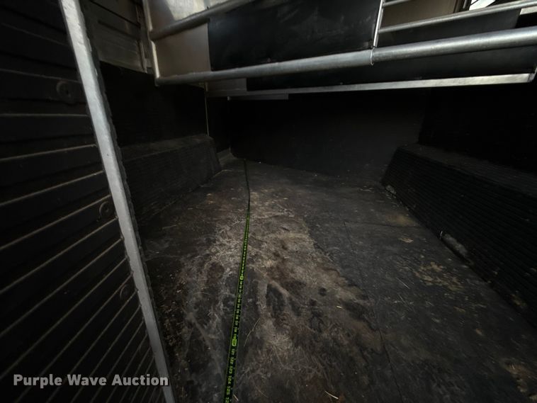 image for item ES5681 1996 Sundowner SunLite H horse trailer