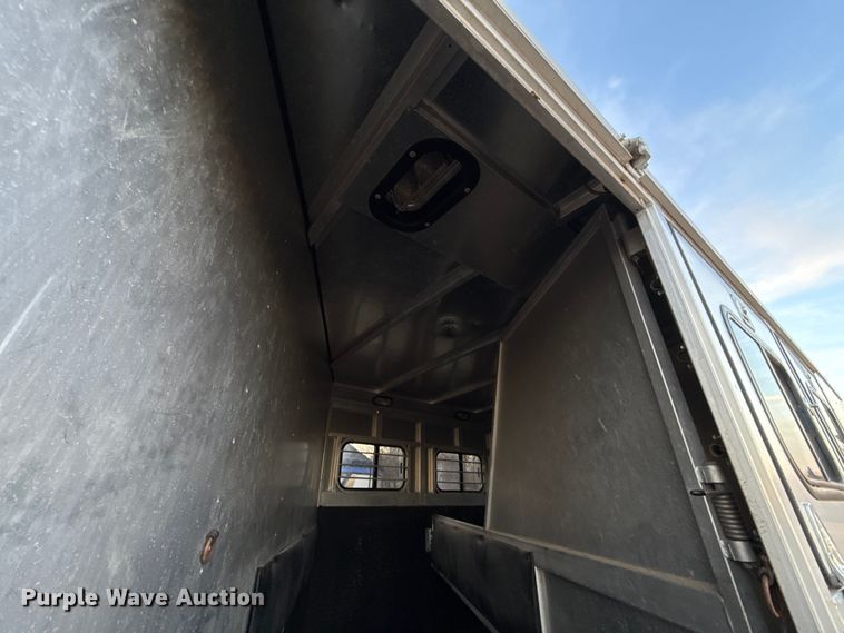 image for item ES5681 1996 Sundowner SunLite H horse trailer