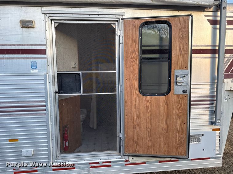 image for item ES5681 1996 Sundowner SunLite H horse trailer