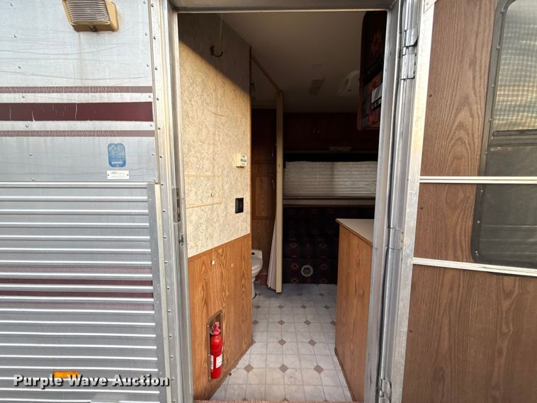 image for item ES5681 1996 Sundowner SunLite H horse trailer