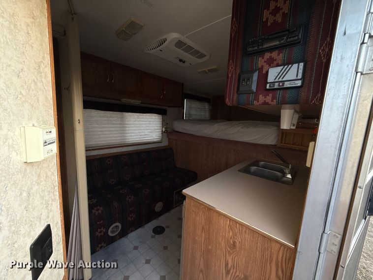 image for item ES5681 1996 Sundowner SunLite H horse trailer