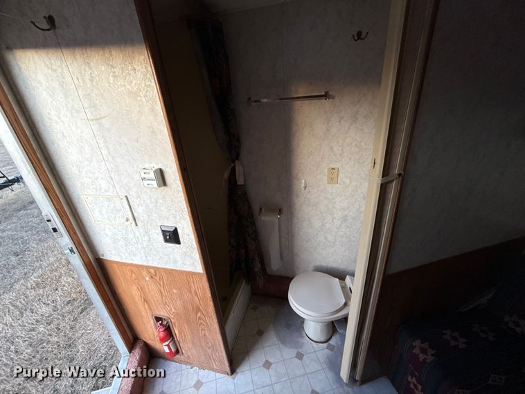 image for item ES5681 1996 Sundowner SunLite H horse trailer