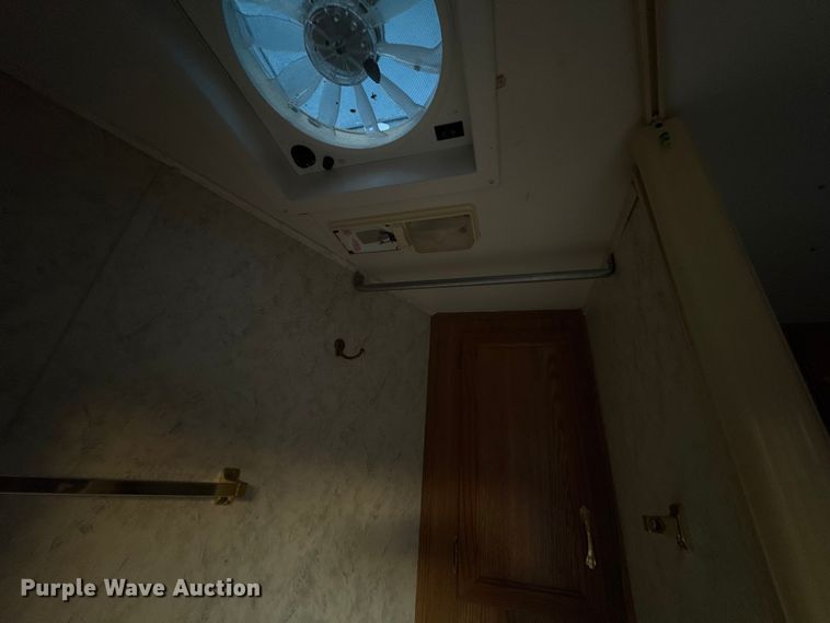 image for item ES5681 1996 Sundowner SunLite H horse trailer