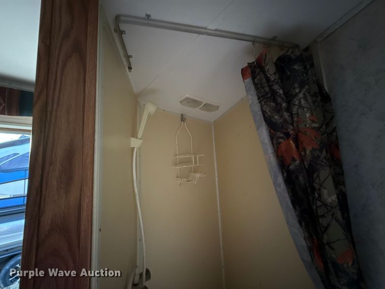 image for item ES5681 1996 Sundowner SunLite H horse trailer