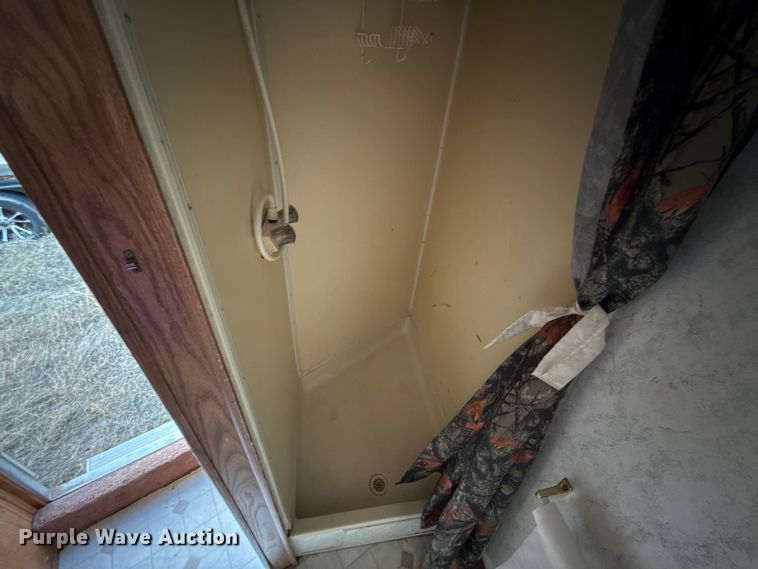 image for item ES5681 1996 Sundowner SunLite H horse trailer