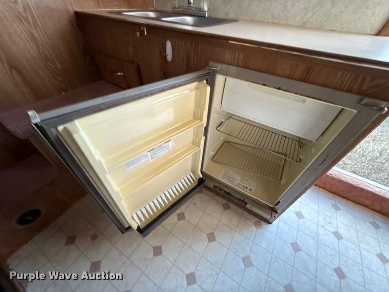 image for item ES5681 1996 Sundowner SunLite H horse trailer