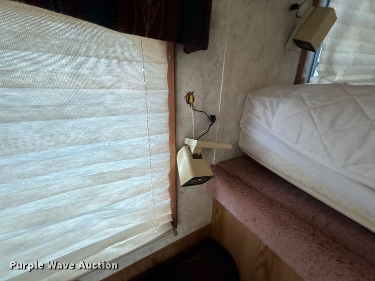 image for item ES5681 1996 Sundowner SunLite H horse trailer