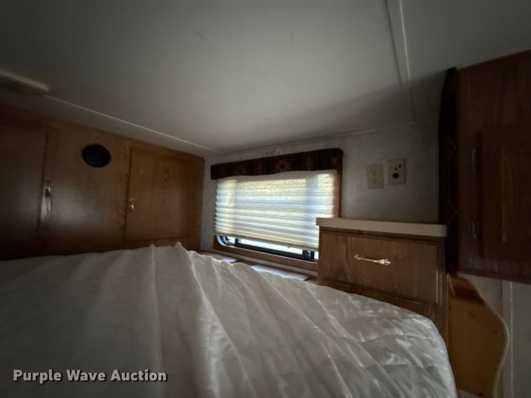 image for item ES5681 1996 Sundowner SunLite H horse trailer