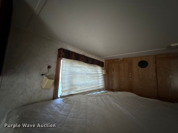 image for item ES5681 1996 Sundowner SunLite H horse trailer