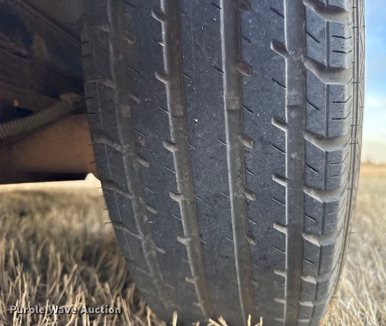 image for item ES5681 1996 Sundowner SunLite H horse trailer