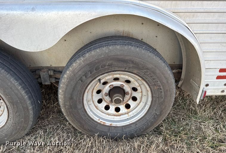 image for item ES5681 1996 Sundowner SunLite H horse trailer