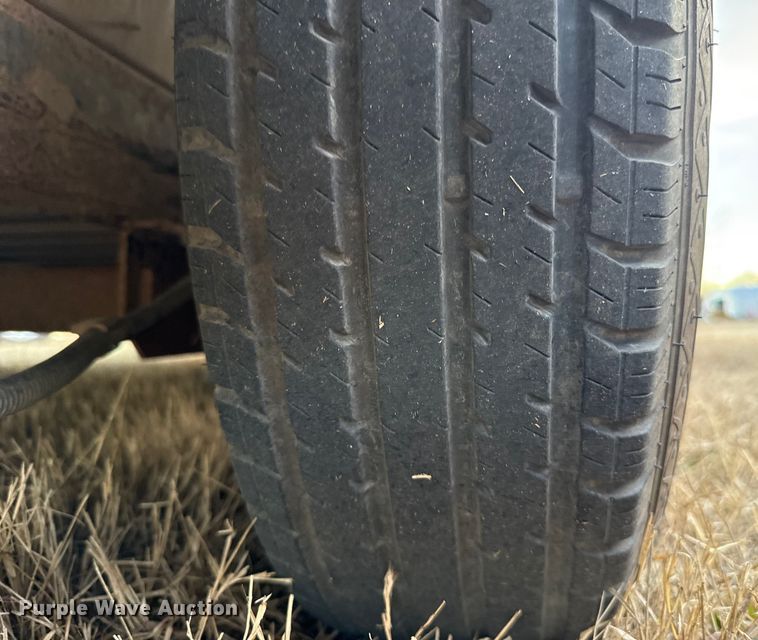 image for item ES5681 1996 Sundowner SunLite H horse trailer