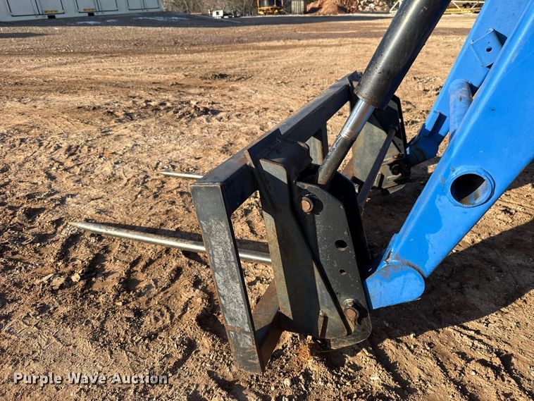 image for item ES5761 2006 New Holland TS110A MFWD tractor