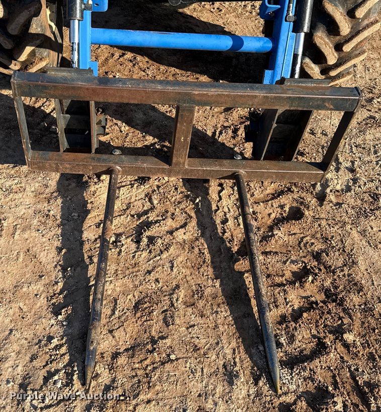 image for item ES5761 2006 New Holland TS110A MFWD tractor