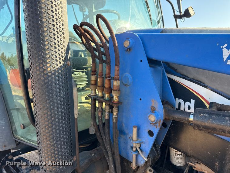 image for item ES5761 2006 New Holland TS110A MFWD tractor