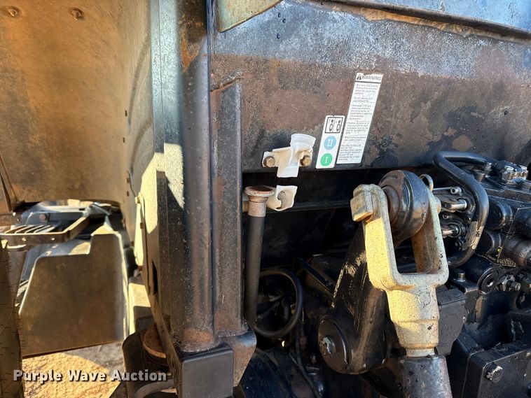 image for item ES5761 2006 New Holland TS110A MFWD tractor