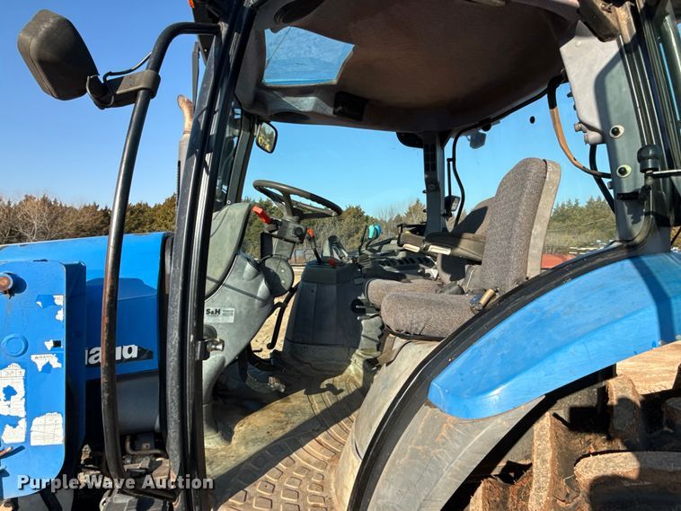image for item ES5761 2006 New Holland TS110A MFWD tractor