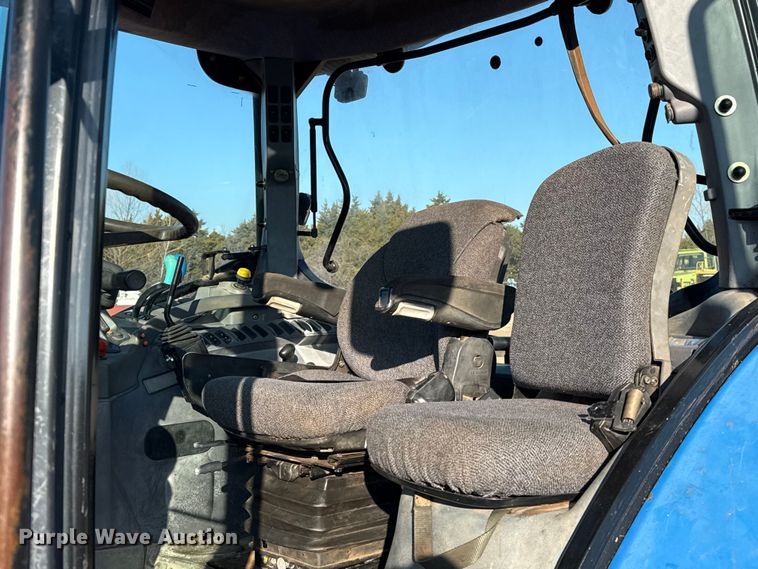 image for item ES5761 2006 New Holland TS110A MFWD tractor