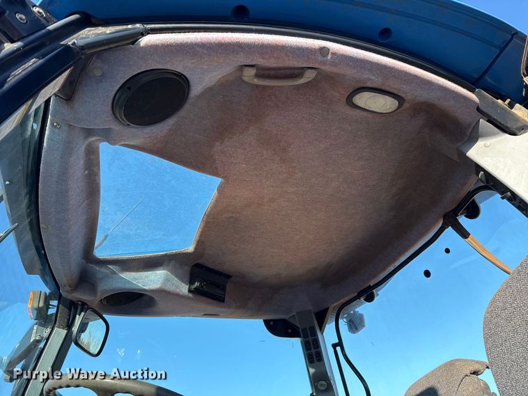 image for item ES5761 2006 New Holland TS110A MFWD tractor