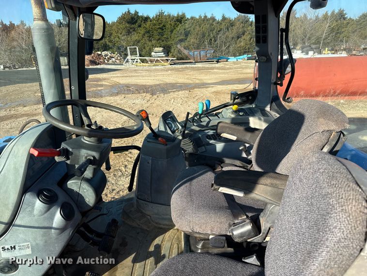 image for item ES5761 2006 New Holland TS110A MFWD tractor