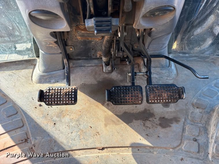 image for item ES5761 2006 New Holland TS110A MFWD tractor