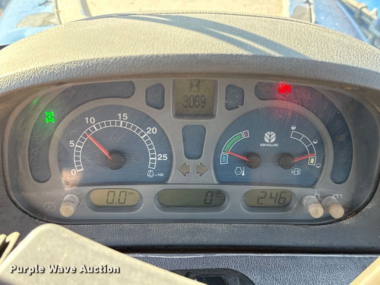 image for item ES5761 2006 New Holland TS110A MFWD tractor